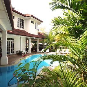 Rumah Putih Near Klia
